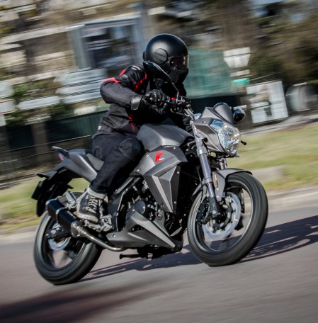 Moto Magpower R-Stunt 50cm³ en situation